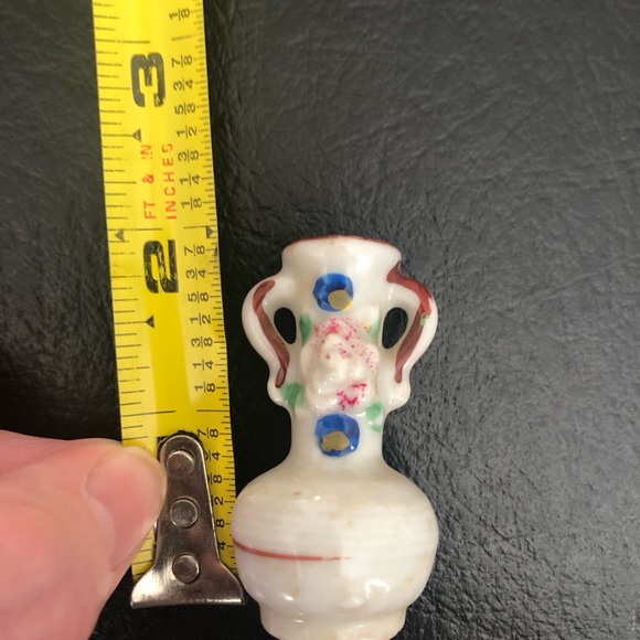 Ceramic vase with rose detail. Marked Japan on bottom - Picture 4 of 5